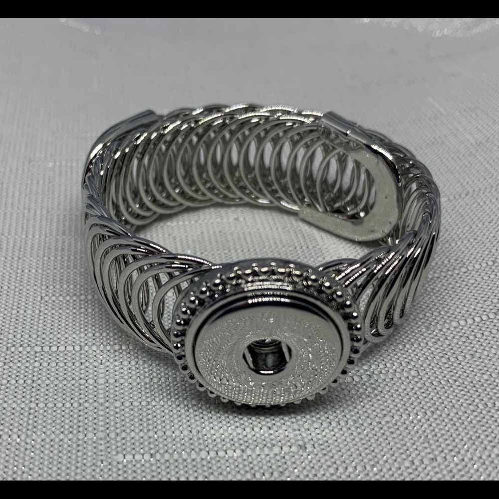 ONE SIZE FITS ALL - Expandable Easy Wear Snap Button Bracelet